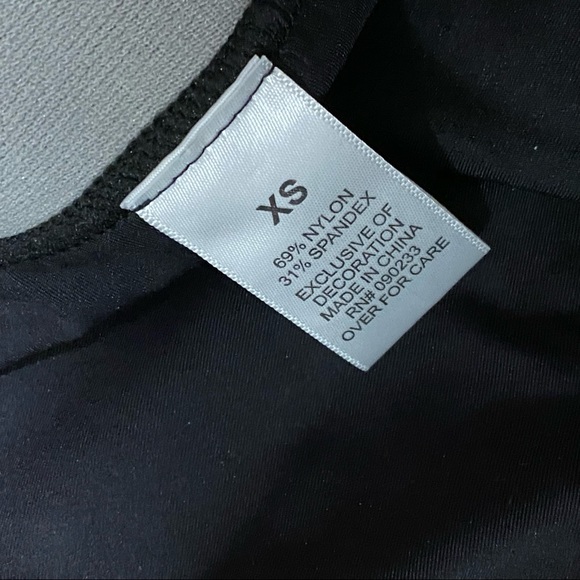 Essentials shorts - Picture 3 of 3